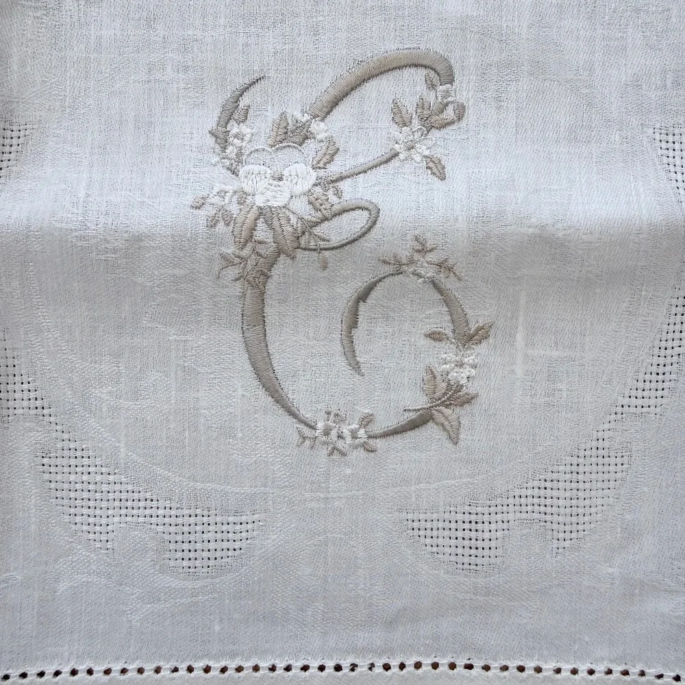 DECORTIVE HAND TOWEL